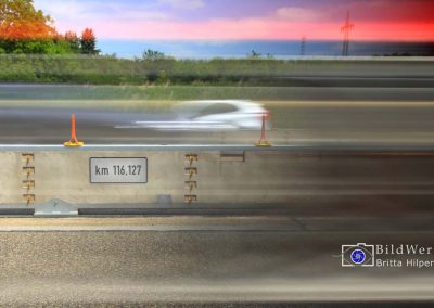 Notoeffnung einer mobilen Beton-Schutzwand an einer Baustelle der A3.