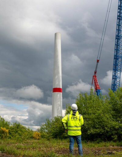 Bauherr auf der Baustelle zum Windenergieanlagenbau