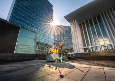 Baufotografie in Luxembourg: Fugensanierung auf dem Place de l'europe rund um Philharmonie und Europäischen Parlament bei strahlendem Sonnenschein.