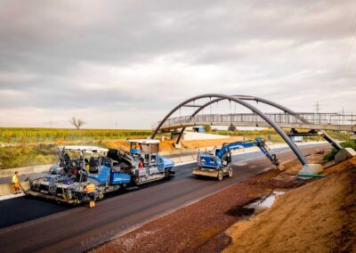 Baufotografie einer Radbrücke über die B 10 bei Landau.